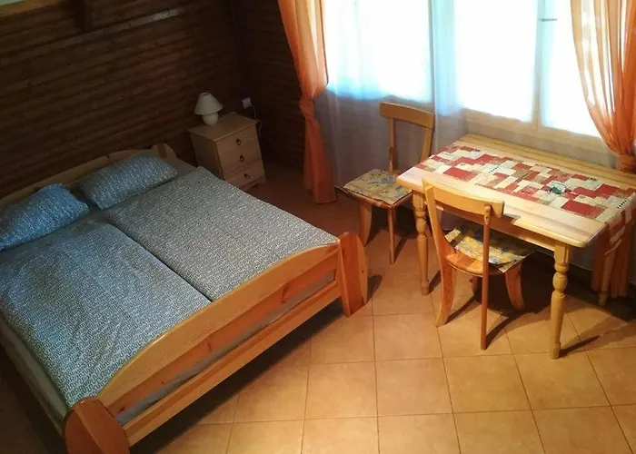 Ozike Apartmanhazak *